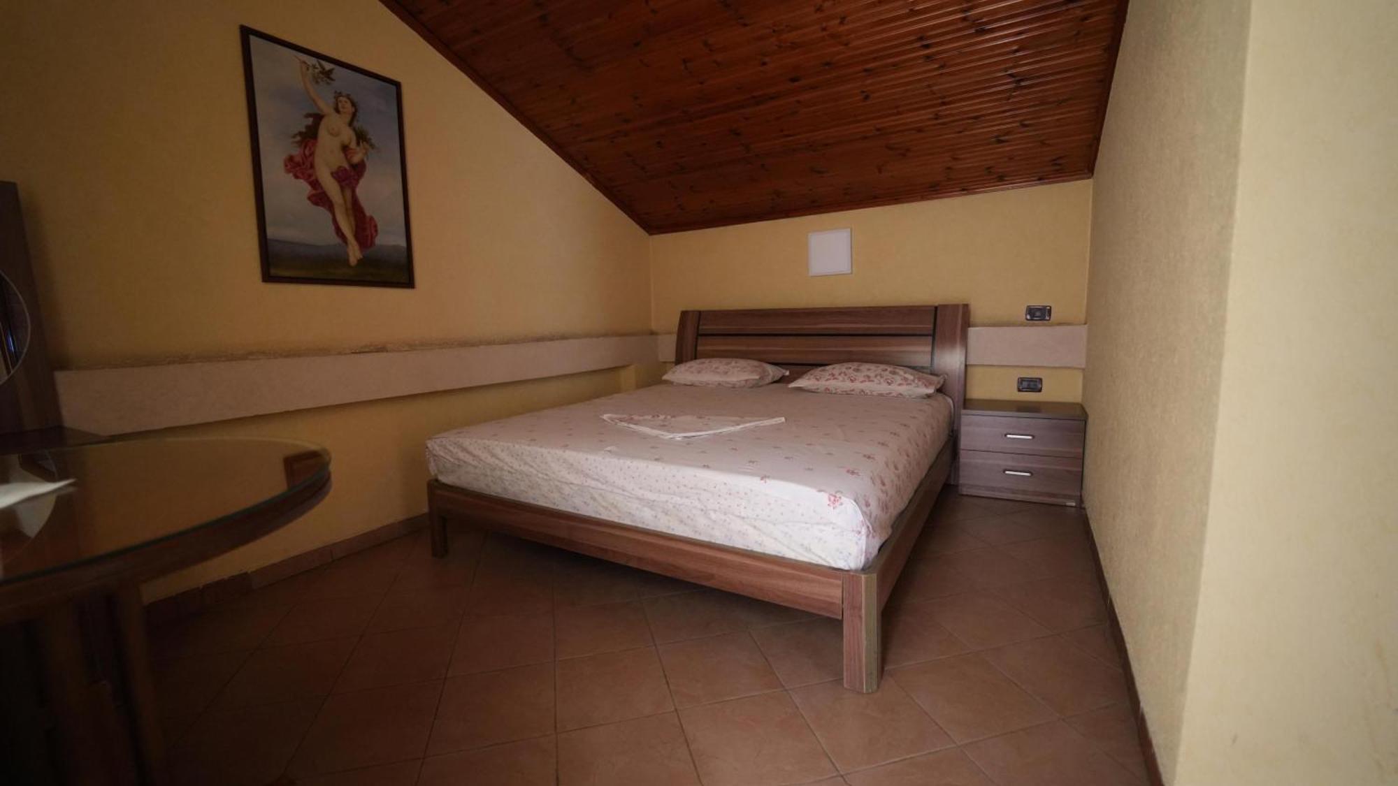 Alen Bar Hotel Tiranë Luaran gambar