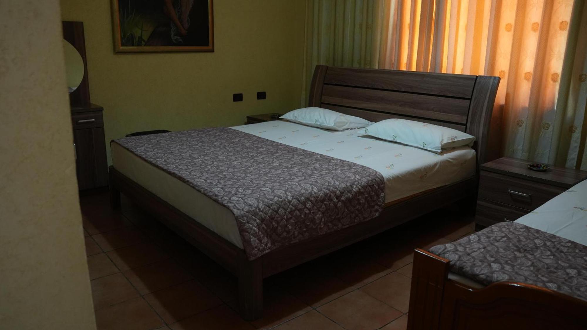 Alen Bar Hotel Tiranë Luaran gambar