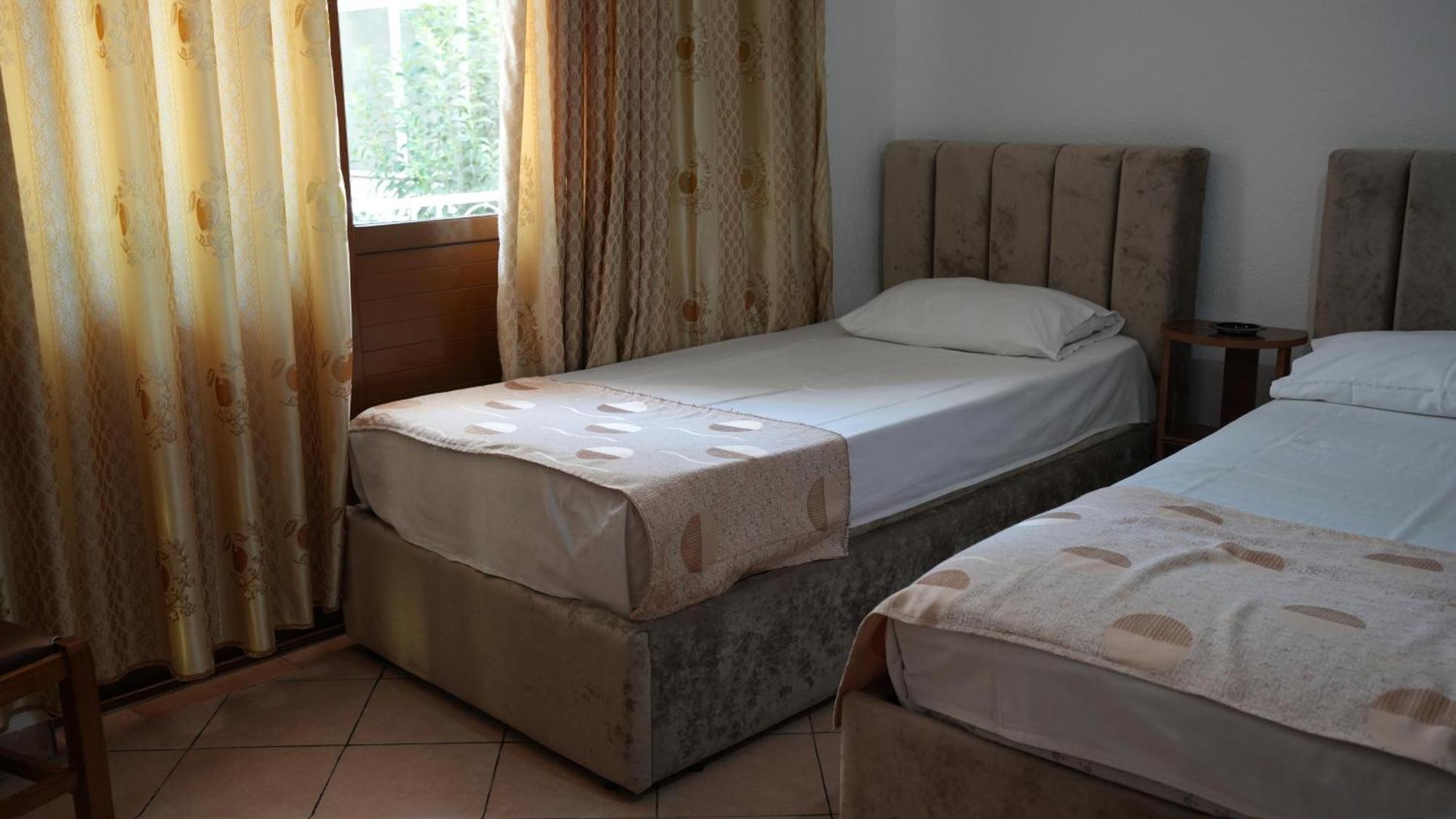 Alen Bar Hotel Tiranë Luaran gambar