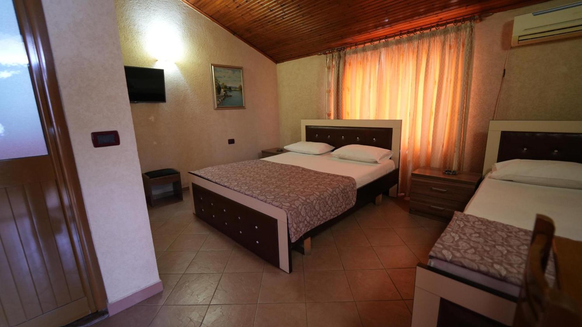 Alen Bar Hotel Tiranë Luaran gambar