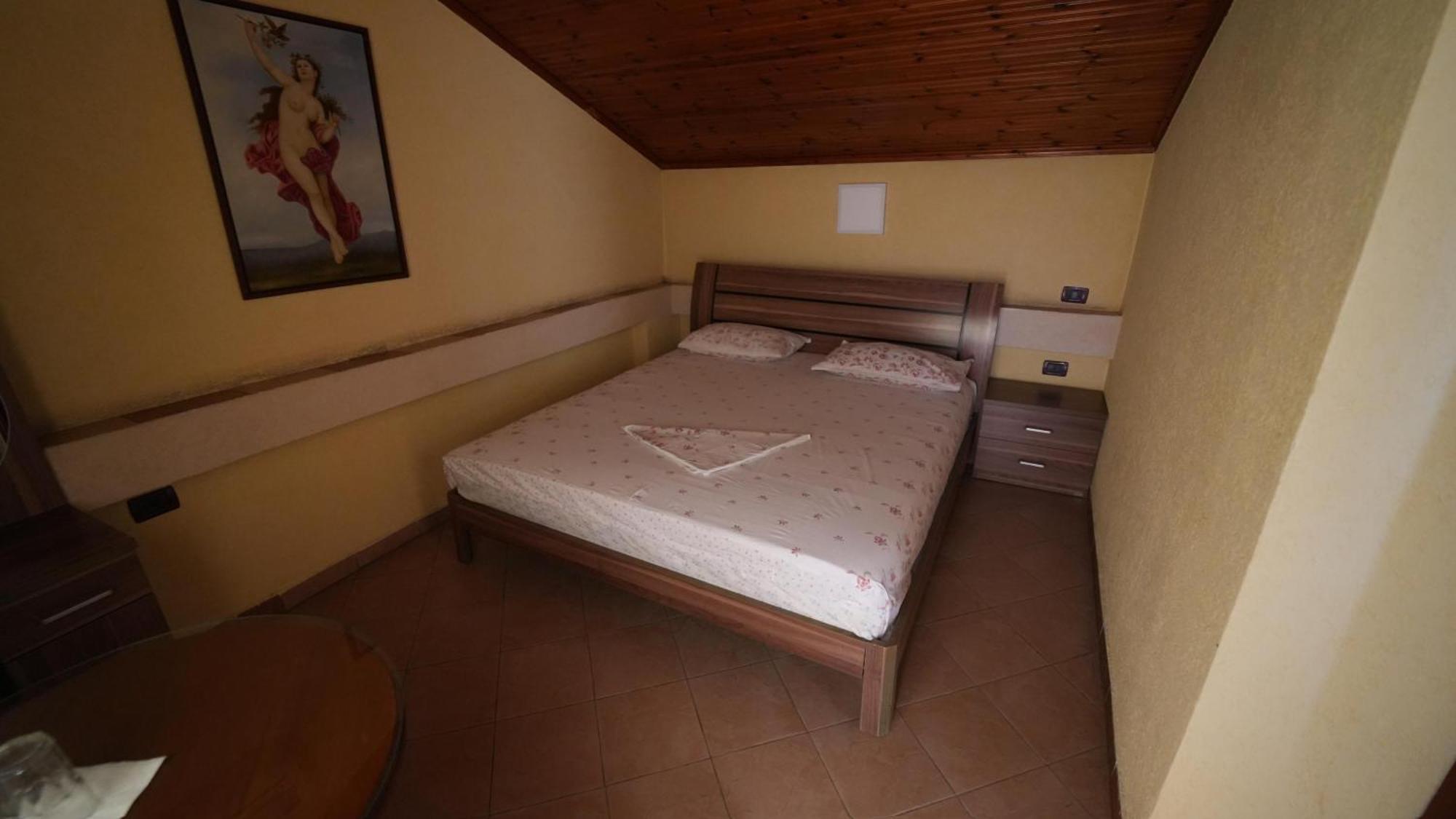 Alen Bar Hotel Tiranë Luaran gambar