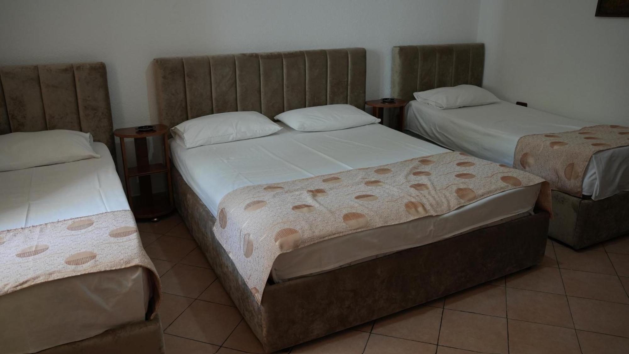 Alen Bar Hotel Tiranë Luaran gambar